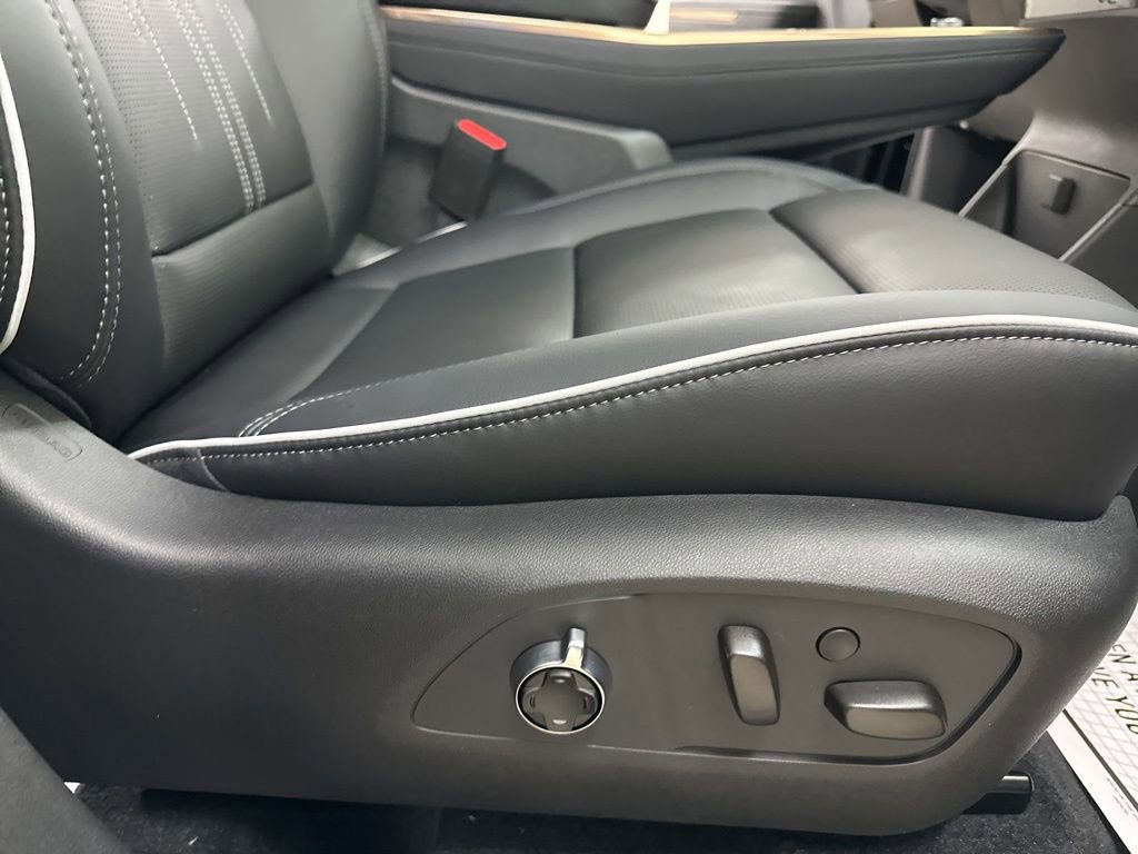 New 2026 Buick Enclave Avenir w/ Super Cruise Package image 18