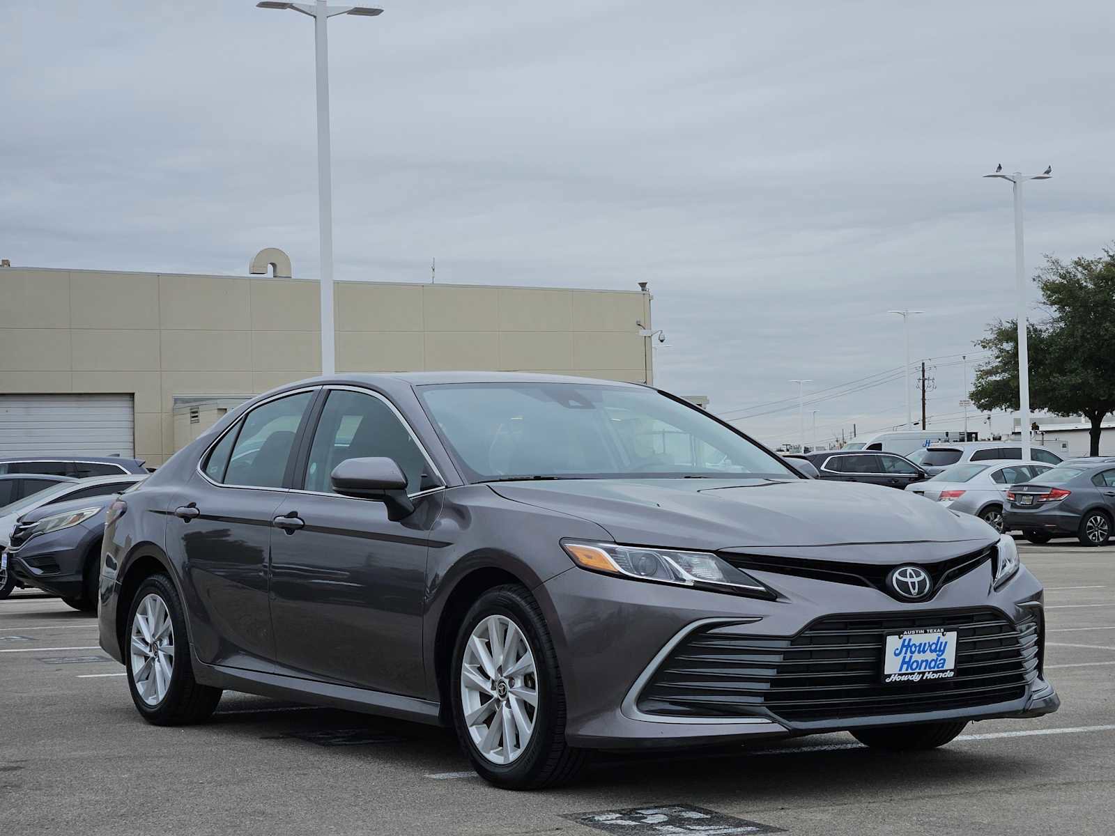 Used 2024 Toyota Camry LE image 3