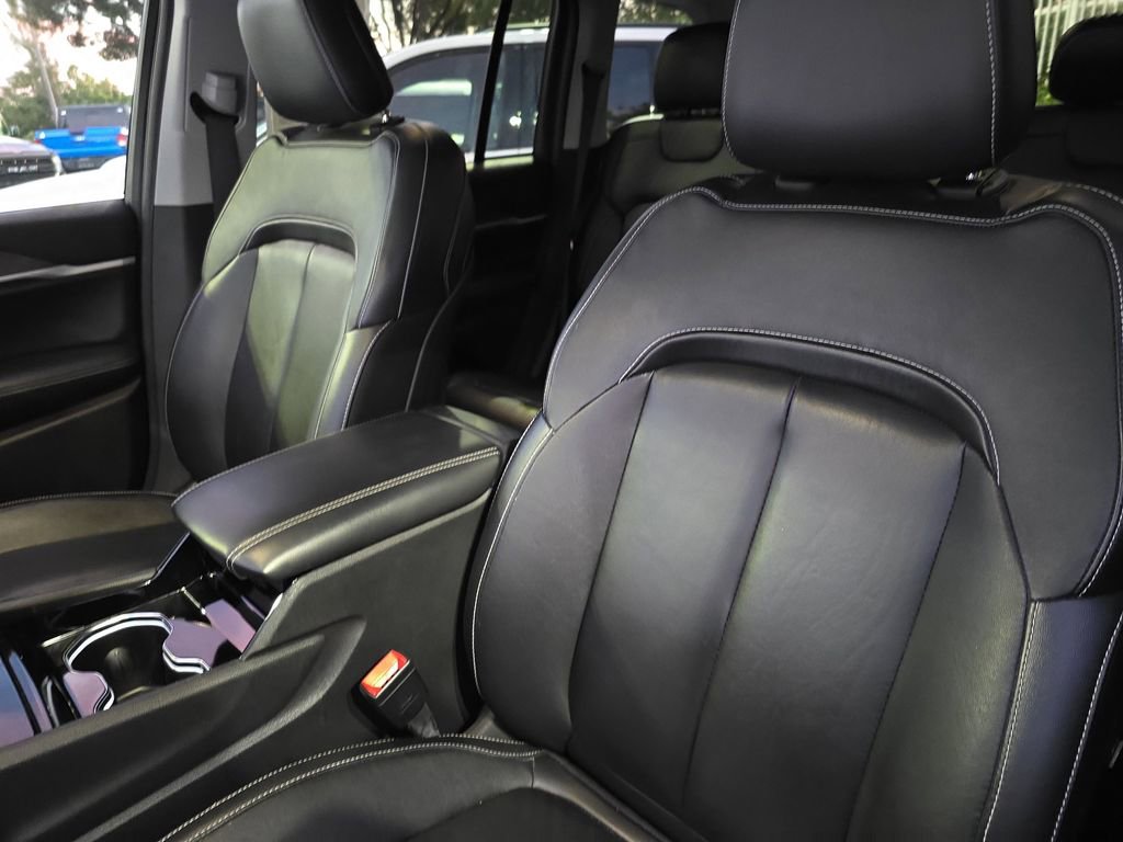 Used 2022 Jeep Grand Cherokee Limited image 18