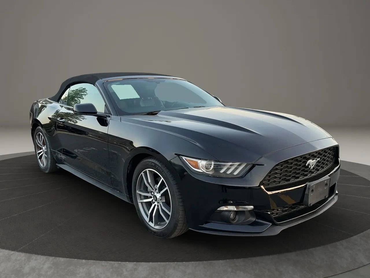 Used 2015 Ford Mustang Premium RWD image 3