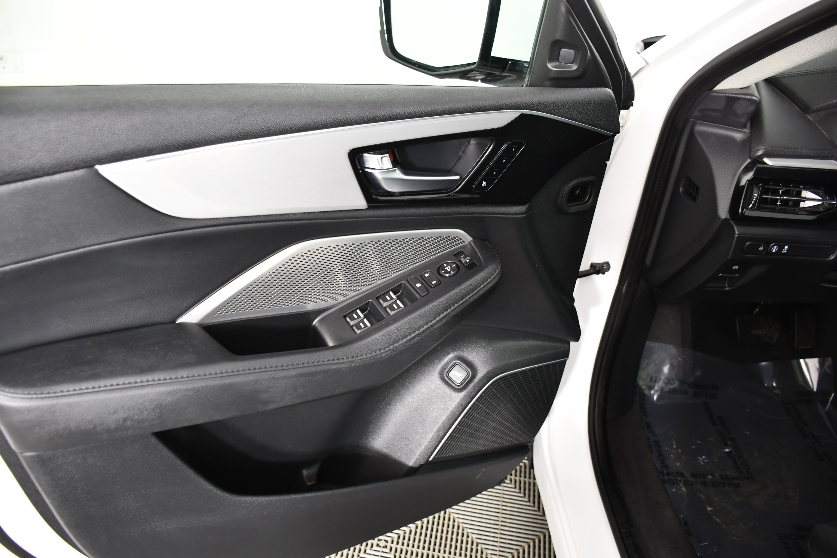 Used 2023 Acura MDX SH-AWD image 37