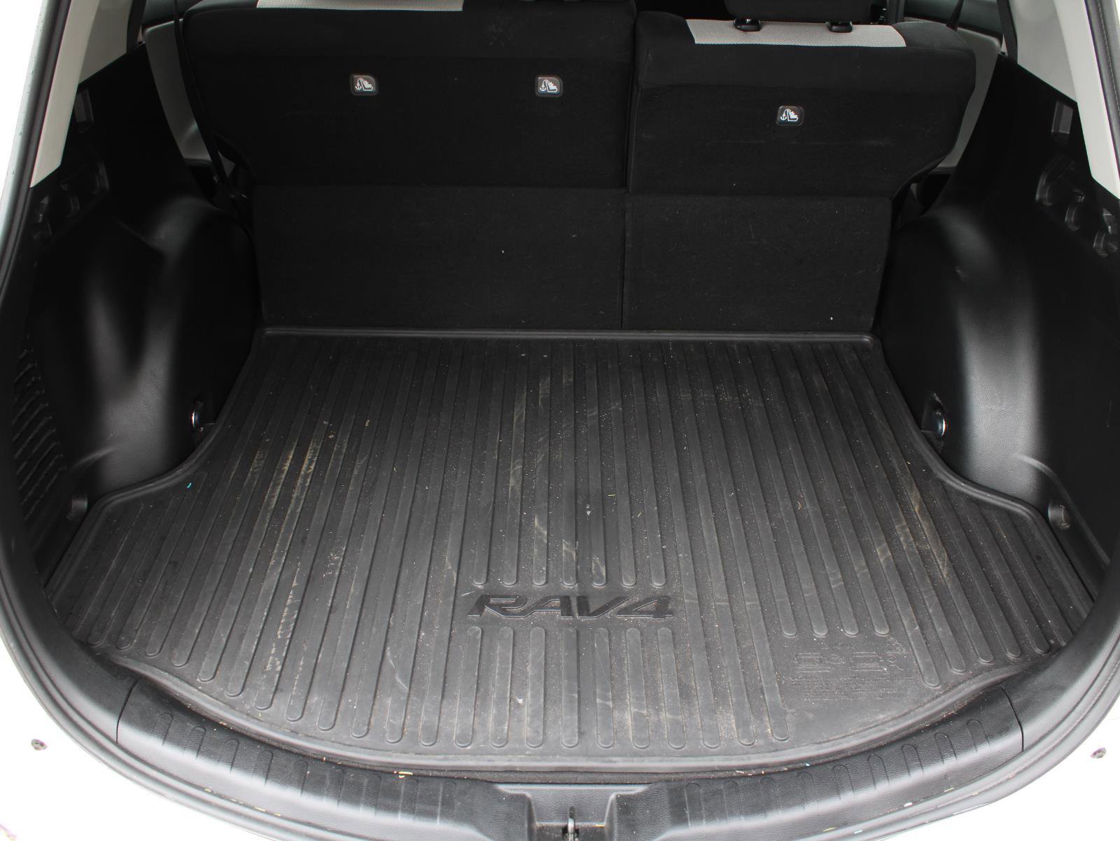 Used 2018 Toyota RAV4 XLE w/ Plus Extra Value Package image 8