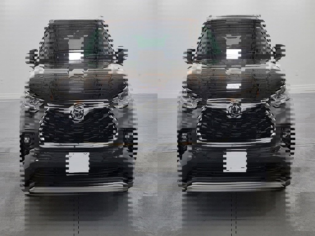 Used 2022 Toyota Highlander Platinum image 3