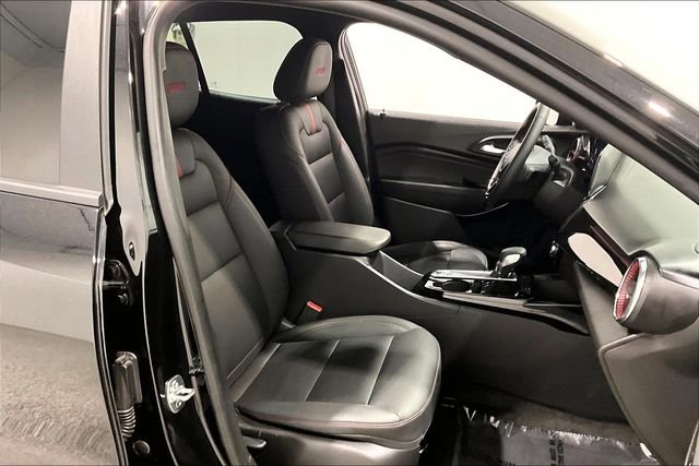 Used 2025 Chevrolet Trax RS image 30