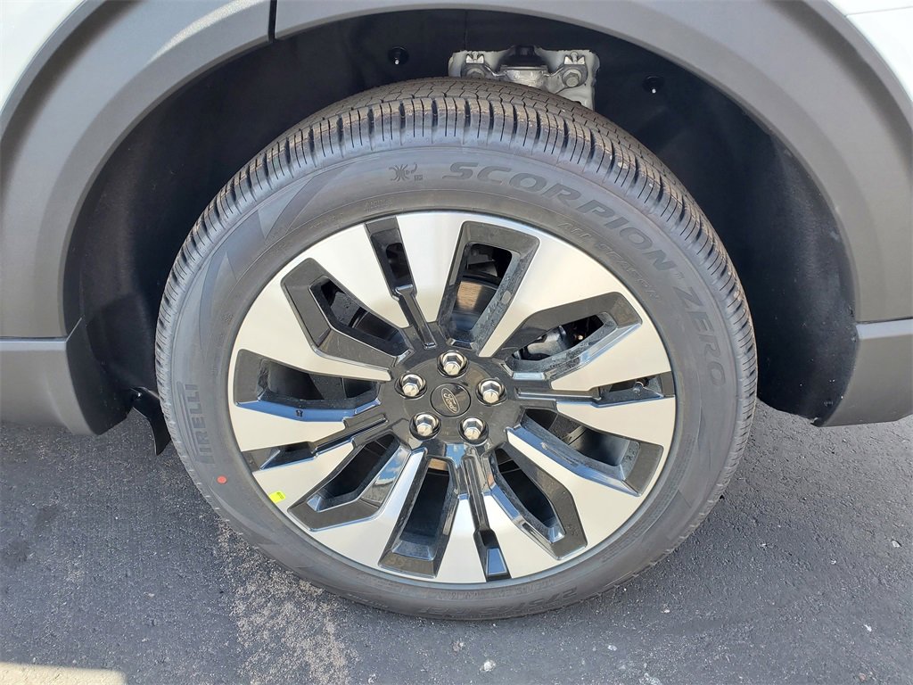 New 2026 Ford Explorer Platinum image 32