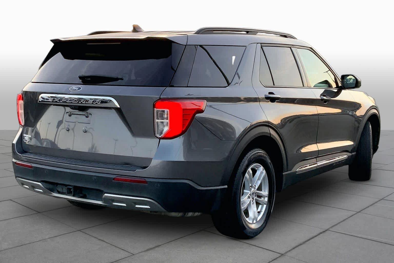 Used 2021 Ford Explorer XLT w/ Equipment Group 202A RWD image 12