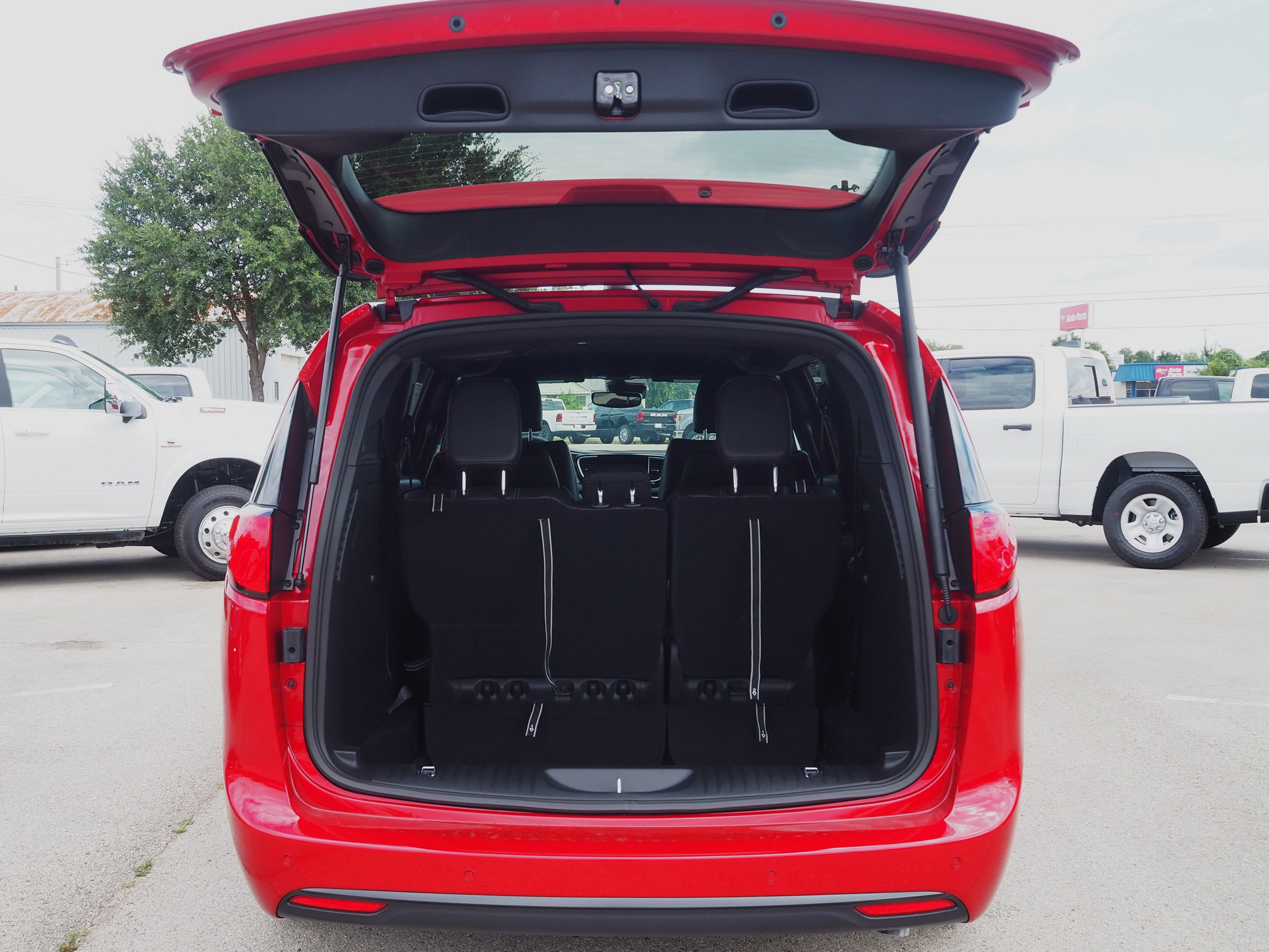 New 2025 Chrysler Voyager LX image 9