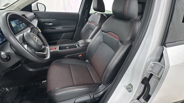 Certified 2025 Nissan Kicks SR image 10