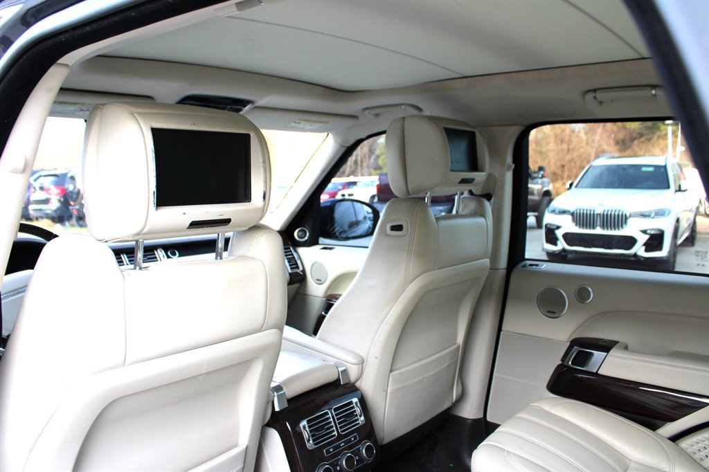 Used 2016 Land Rover Range Rover HSE image 24