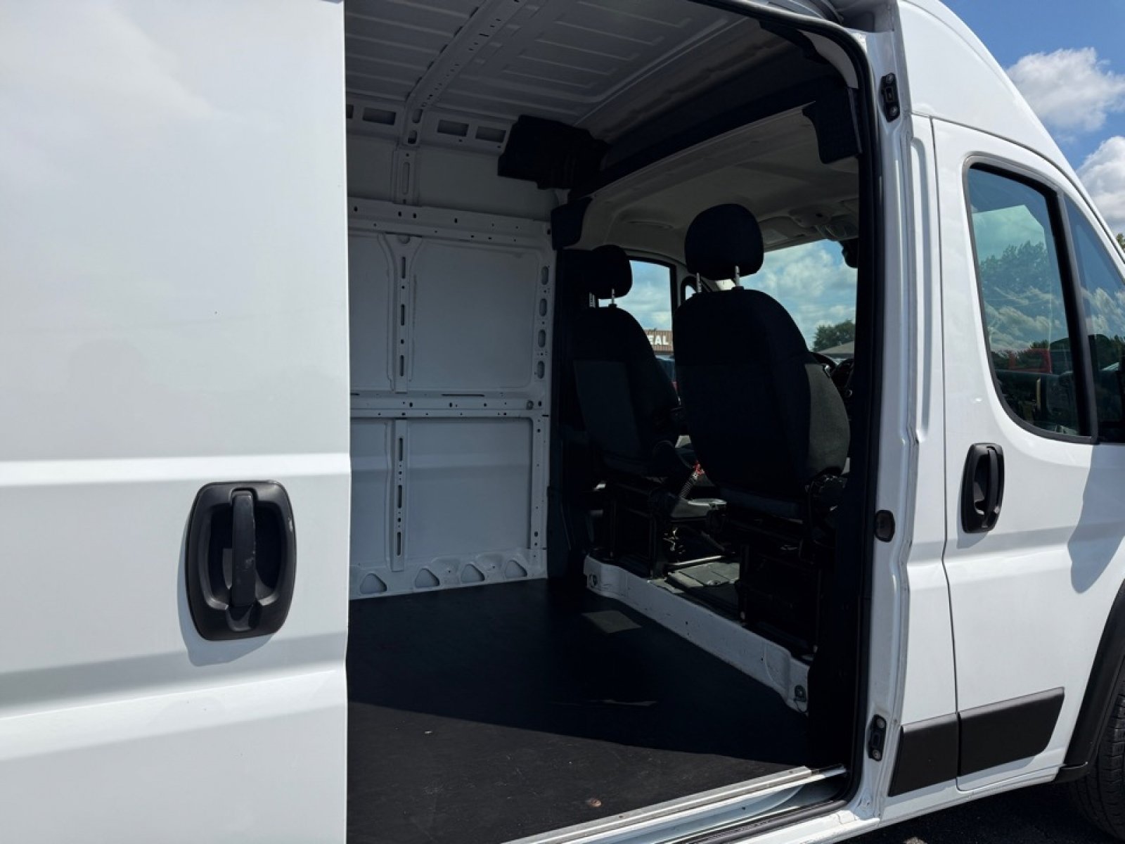 Used 2023 RAM ProMaster 2500 FWD image 30