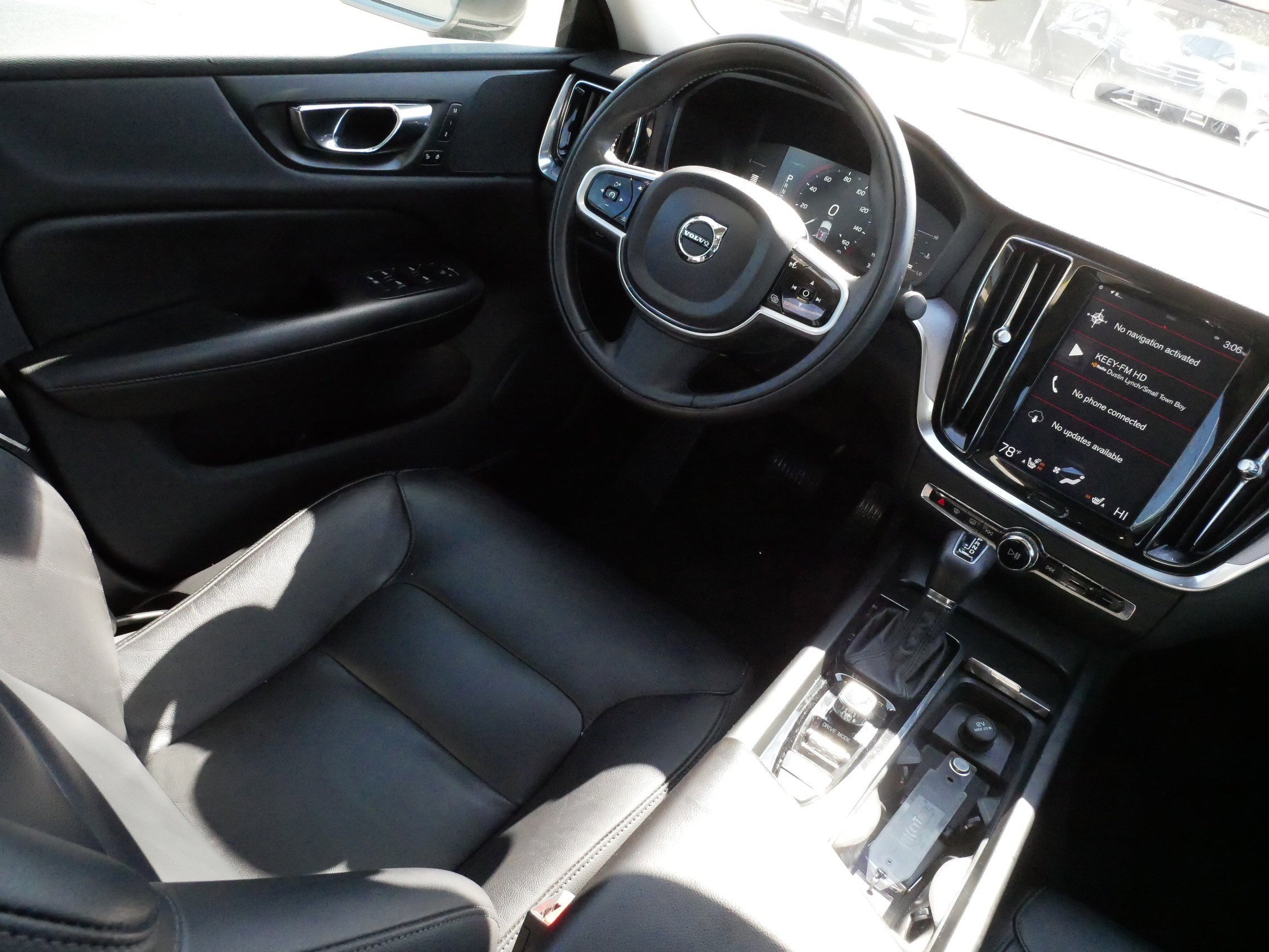 Used 2019 Volvo S60 T6 Momentum w/ Premium Package image 9