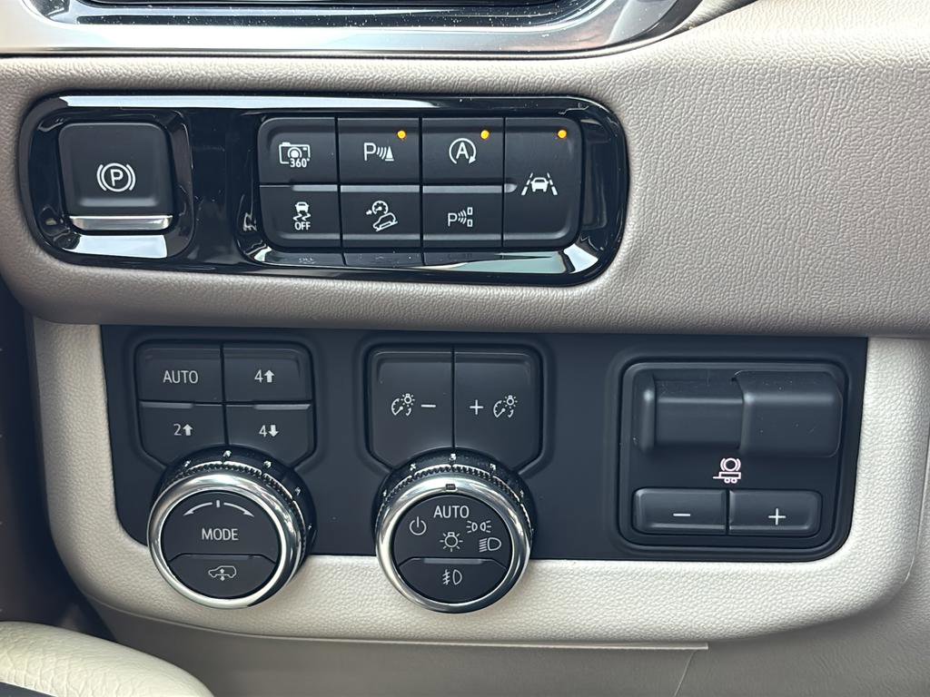 Used 2026 GMC Yukon Denali w/ Denali Reserve Package AWD/4WD image 29
