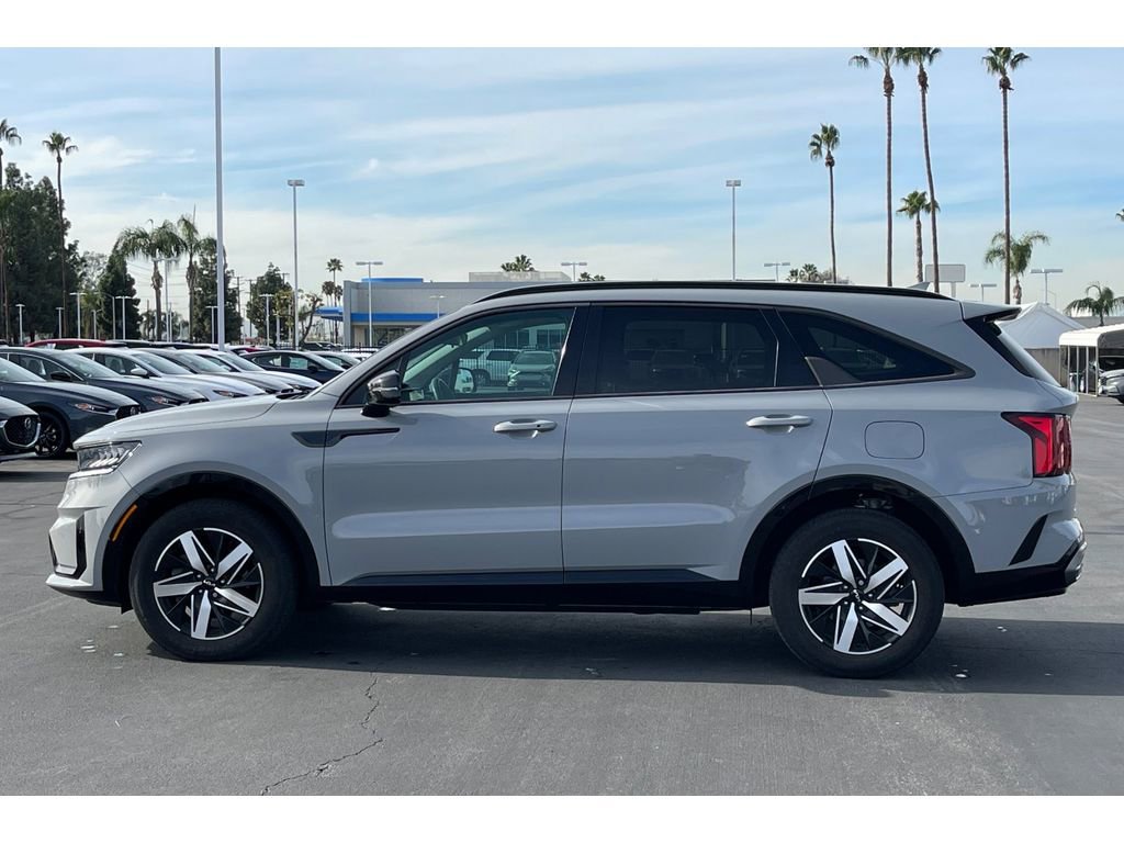 Used 2022 Kia Sorento EX w/ Panoramic Sunroof Package image 3