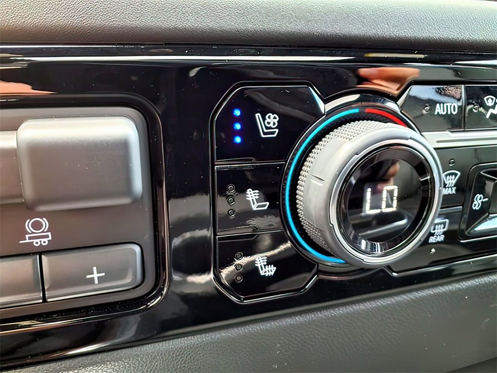 Used 2024 Chevrolet Silverado 2500 High Country w/ High Country Premium Package image 9