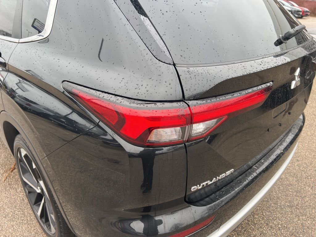 Used 2024 Mitsubishi Outlander SE image 36