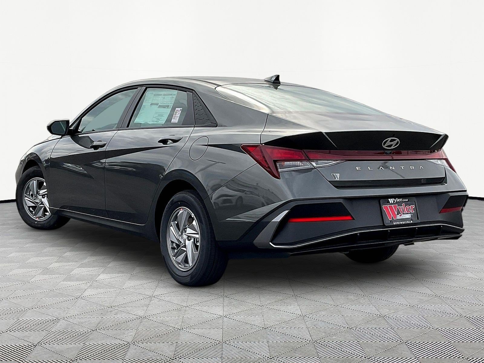 New 2026 Hyundai Elantra SE FWD image 4