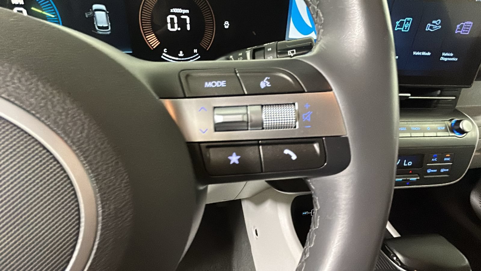 Used 2025 Hyundai Kona SEL FWD image 19