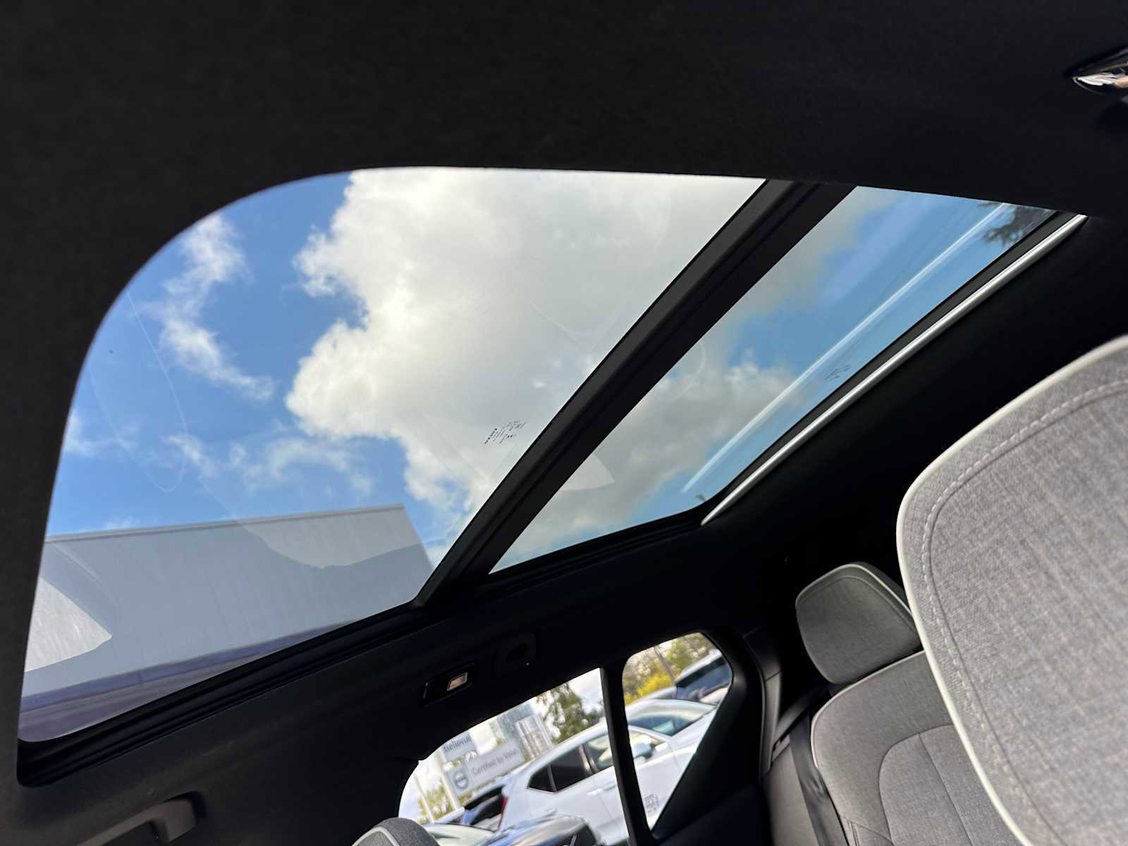 Used 2023 Volvo XC40 Recharge Ultimate image 23