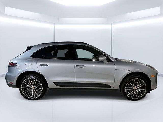 Certified 2026 Porsche Macan AWD/4WD image 9