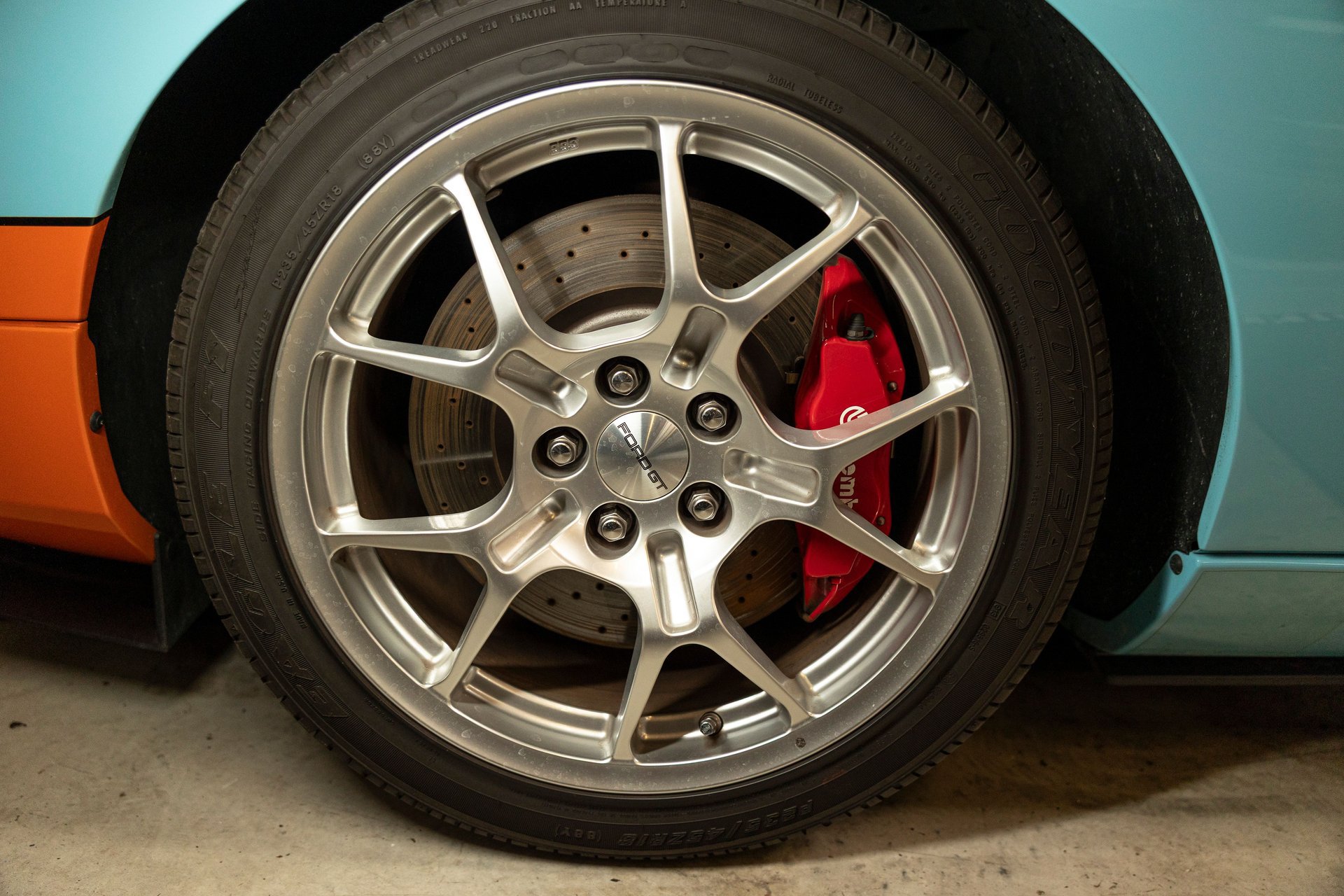 Used 2006 Ford GT RWD image 36