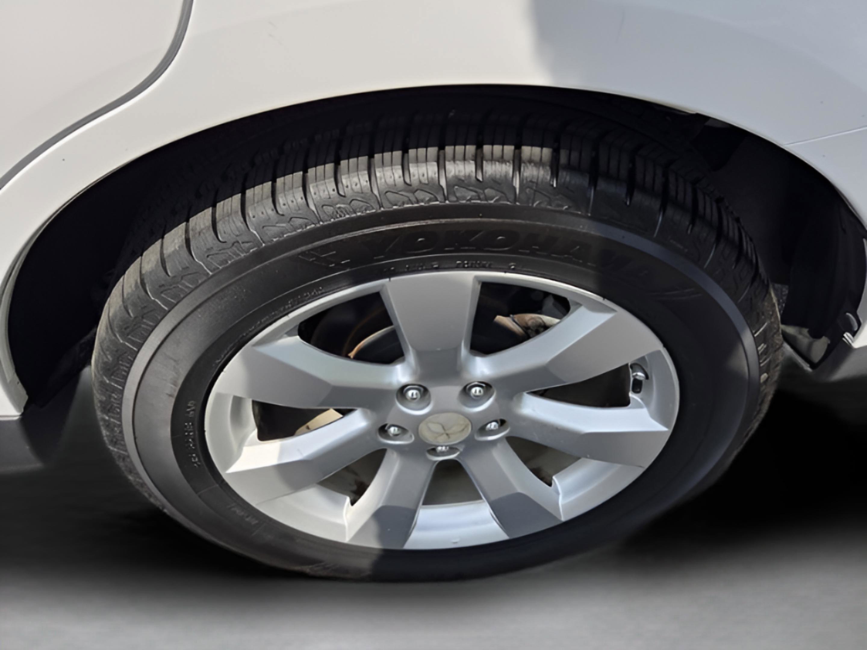 Used 2010 Mitsubishi Outlander XLS image 29