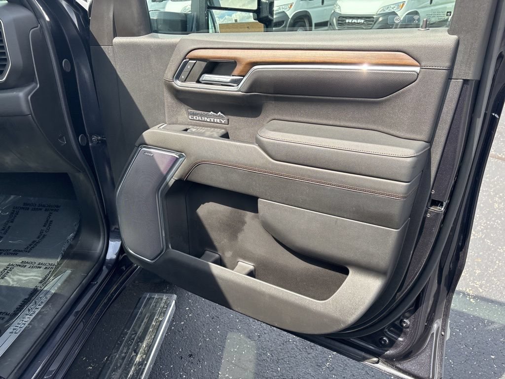Used 2024 Chevrolet Silverado 1500 High Country w/ High Country Premium Package AWD/4WD image 19