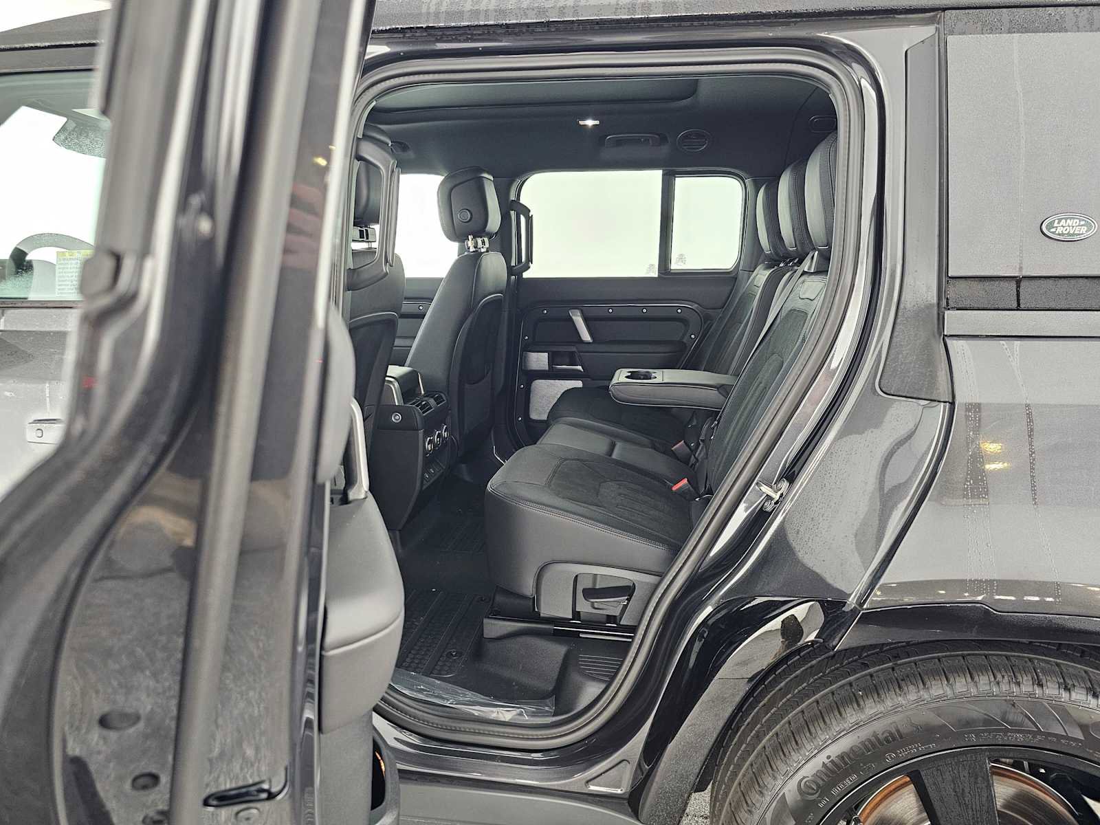 New 2024 Land Rover Defender 130 V8 image 17