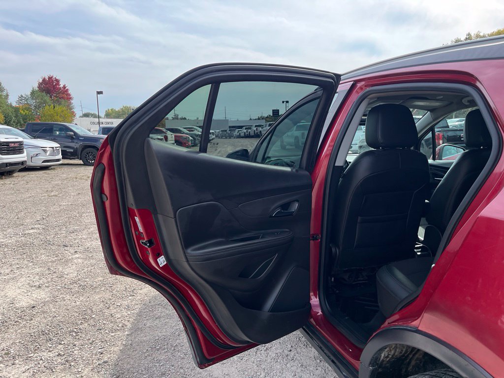 Used 2020 Buick Encore Preferred w/ Safety Package FWD image 28