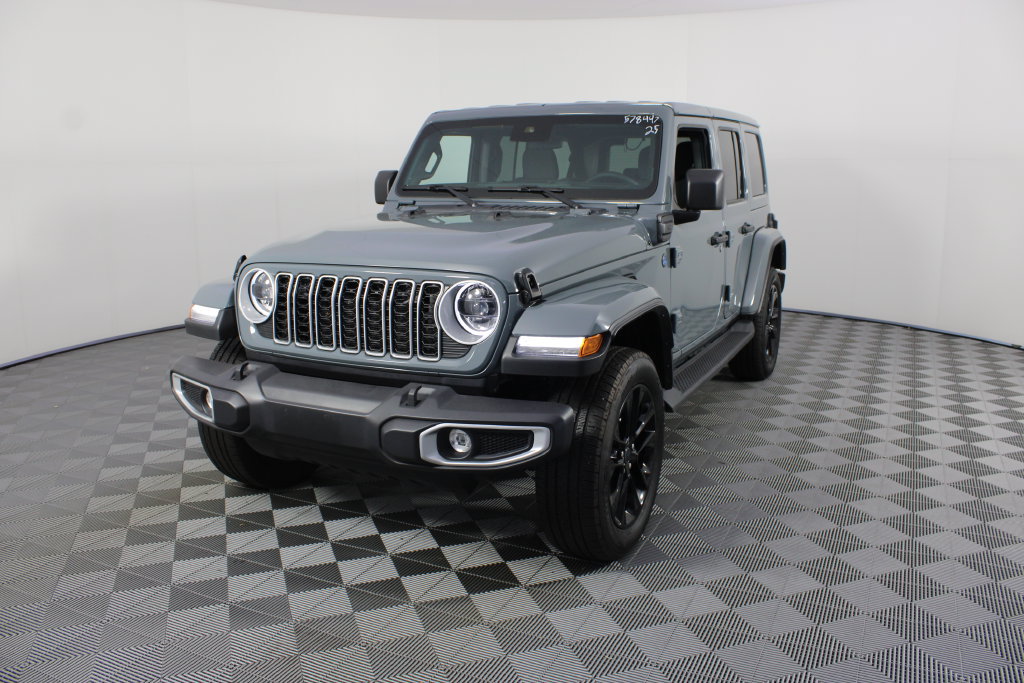 Used 2025 Jeep Wrangler Unlimited Sahara AWD/4WD image 40