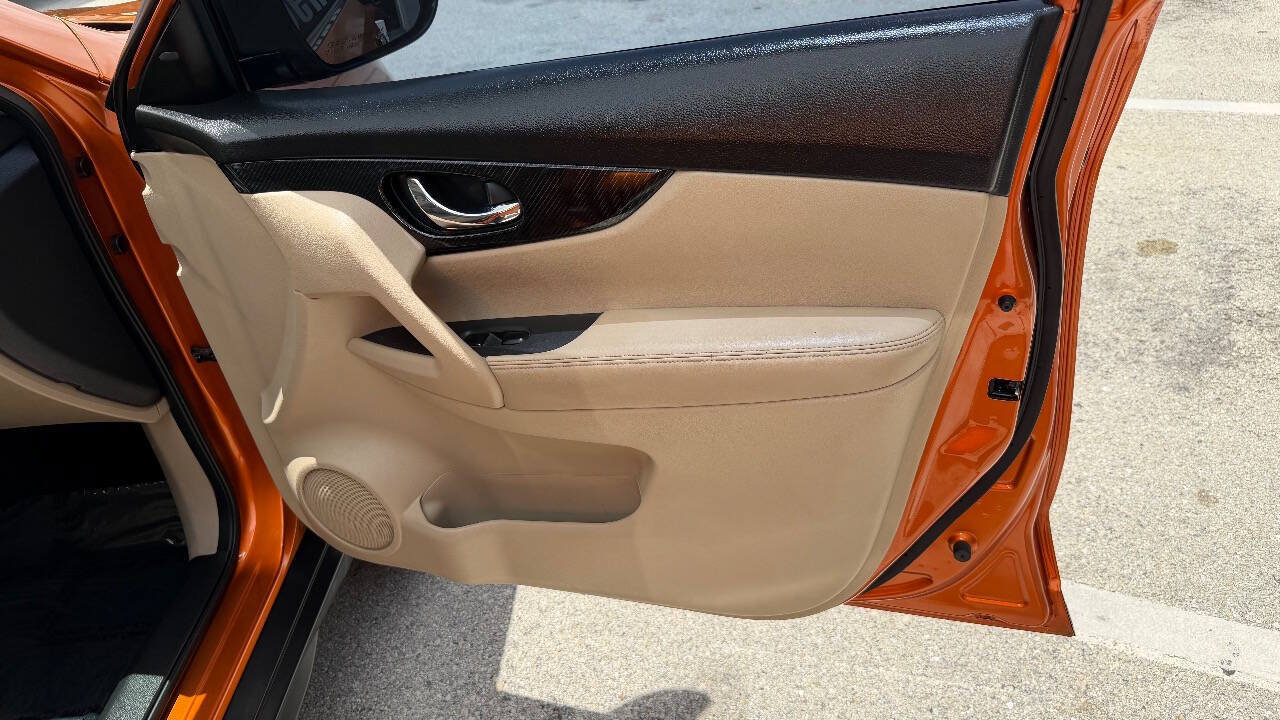Used 2018 Nissan Rogue SL FWD image 17