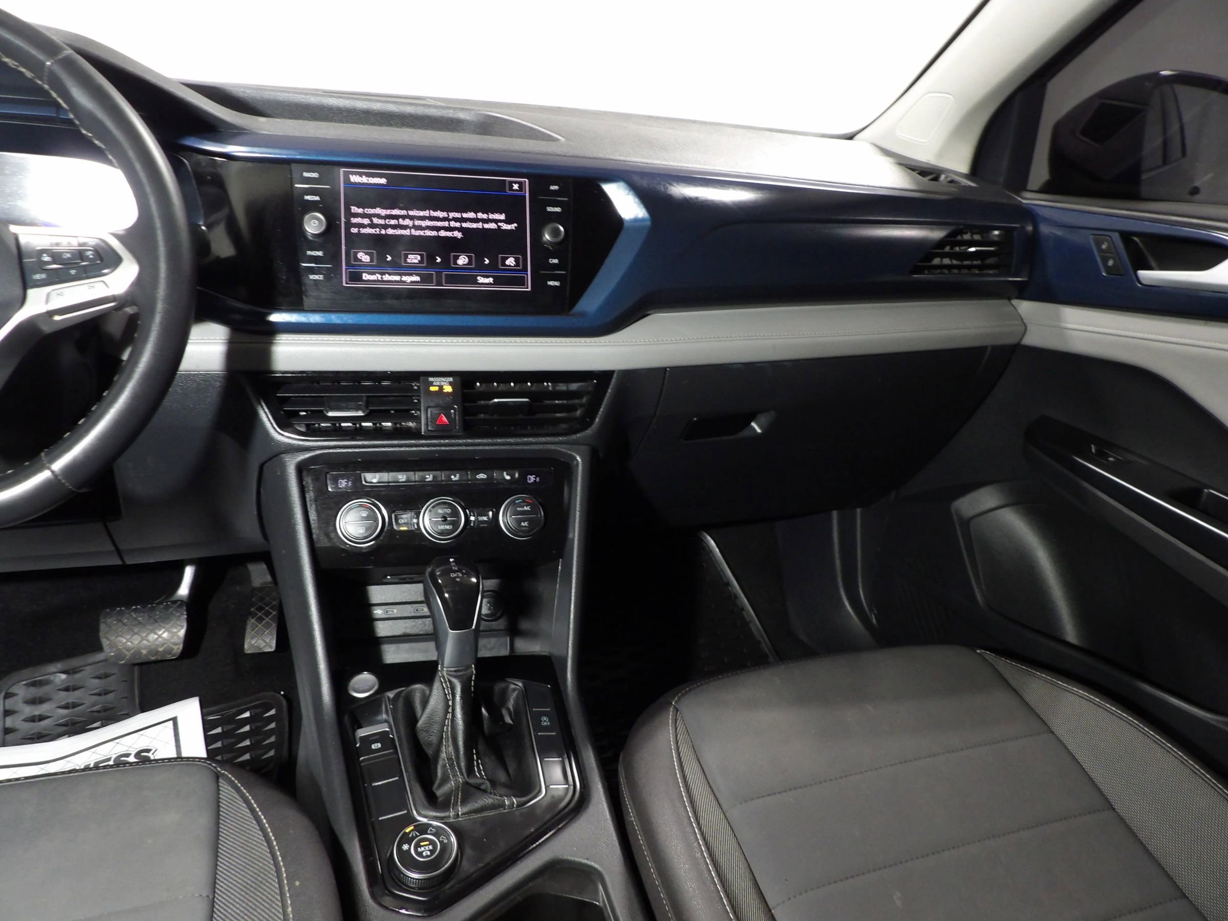 Used 2024 Volkswagen Taos SE w/ Panoramic Sunroof Package AWD/4WD image 16