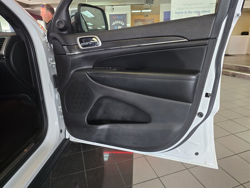 Used 2018 Jeep Grand Cherokee Limited AWD/4WD image 12