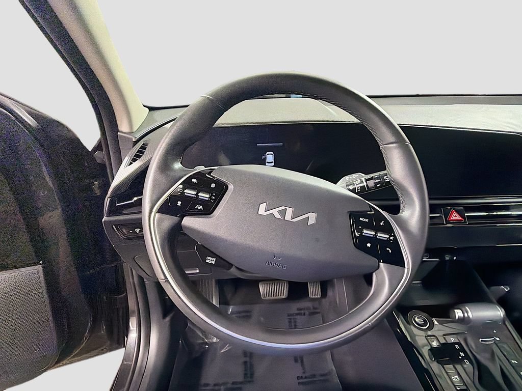 Used 2024 Kia Niro EX FWD image 12