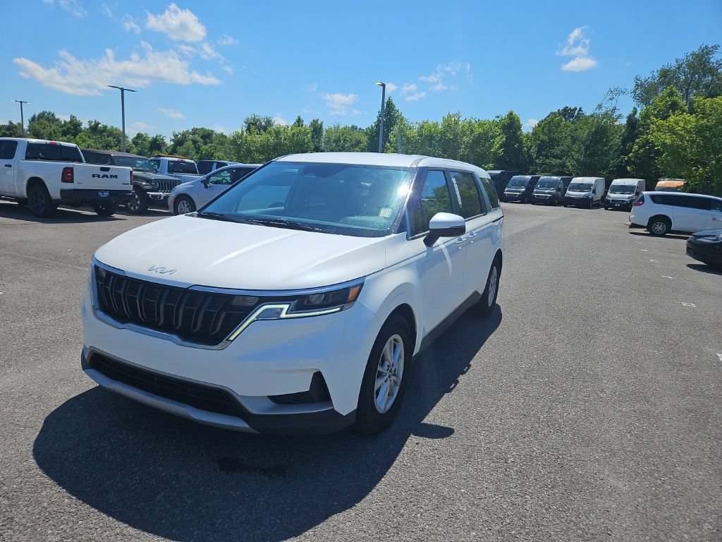 Used 2024 Kia Carnival LX FWD image 3