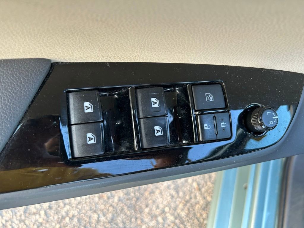 Used 2018 Toyota Prius One FWD image 16