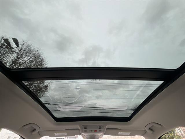 Certified 2022 Volkswagen Tiguan SE w/ Panoramic Sunroof Package image 21