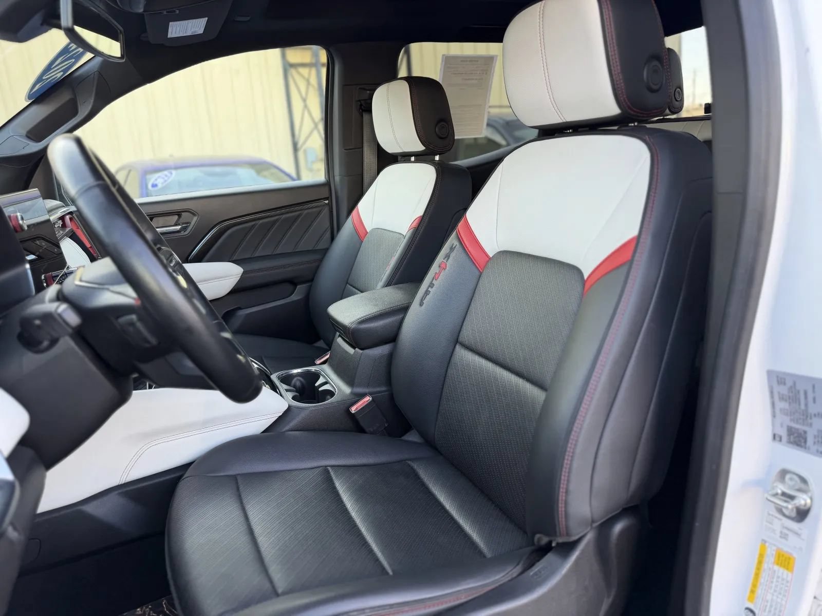 Used 2024 GMC Canyon AT4X AWD/4WD image 17