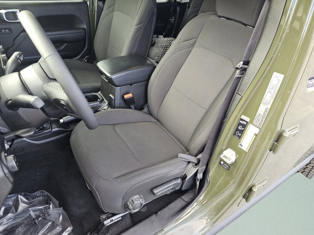 Used 2023 Jeep Gladiator Sport AWD/4WD image 6
