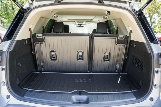 New 2025 Nissan Pathfinder SL w/ SL Premium Package image 11