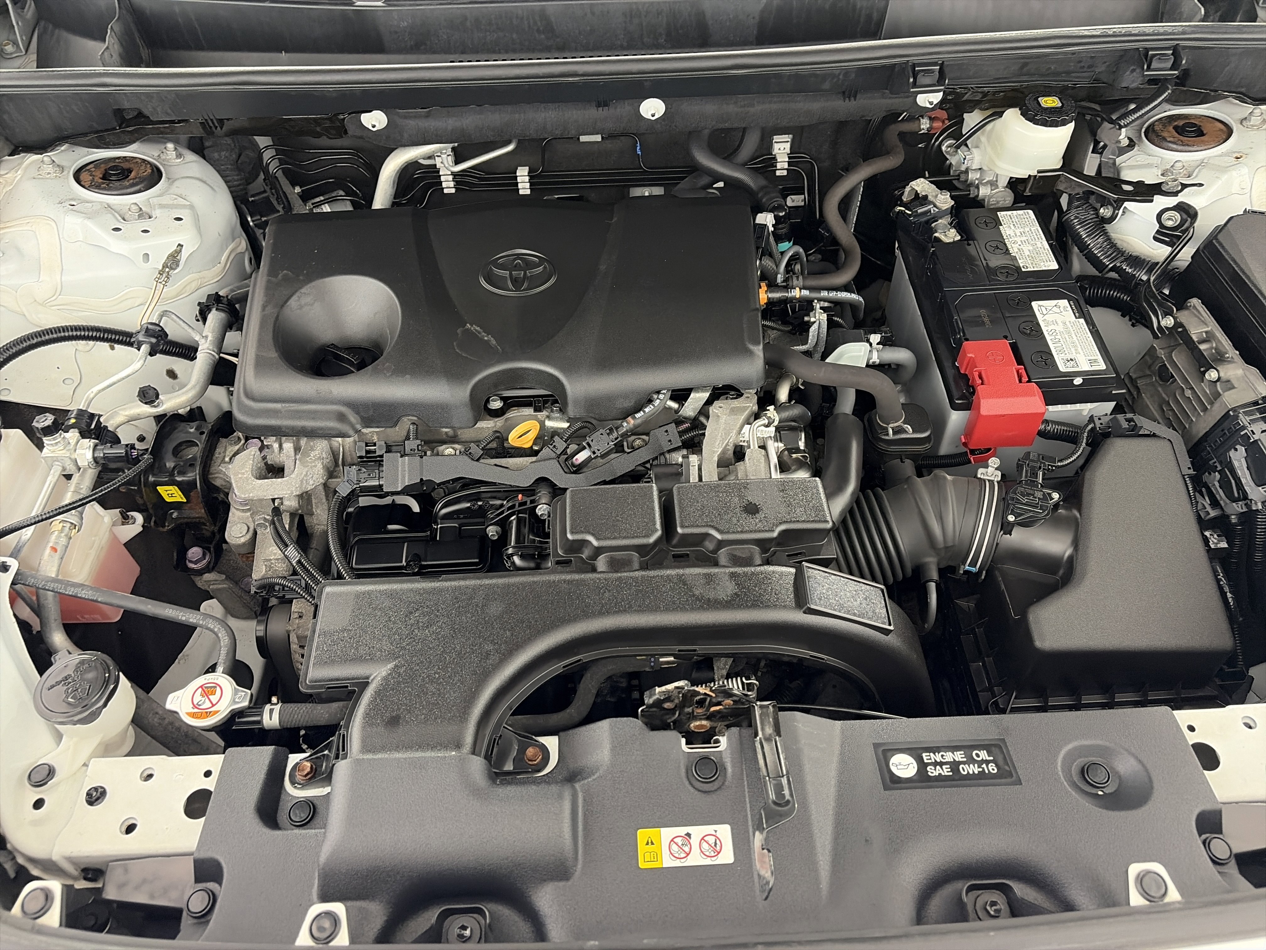 Used 2021 Toyota RAV4 LE AWD/4WD image 10