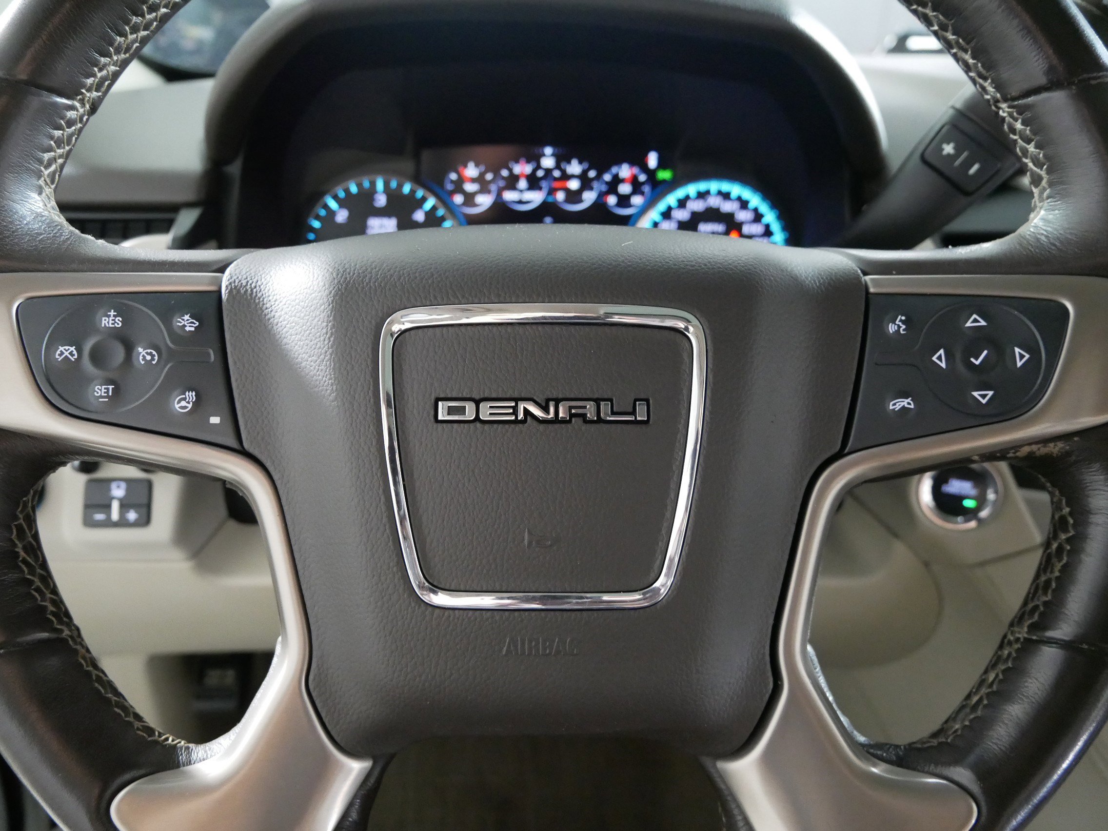 Used 2019 GMC Yukon XL Denali w/ Denali Ultimate Package image 25