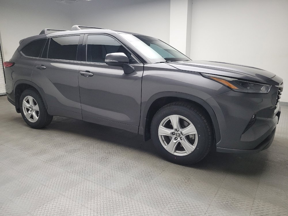 Used 2022 Toyota Highlander LE image 11