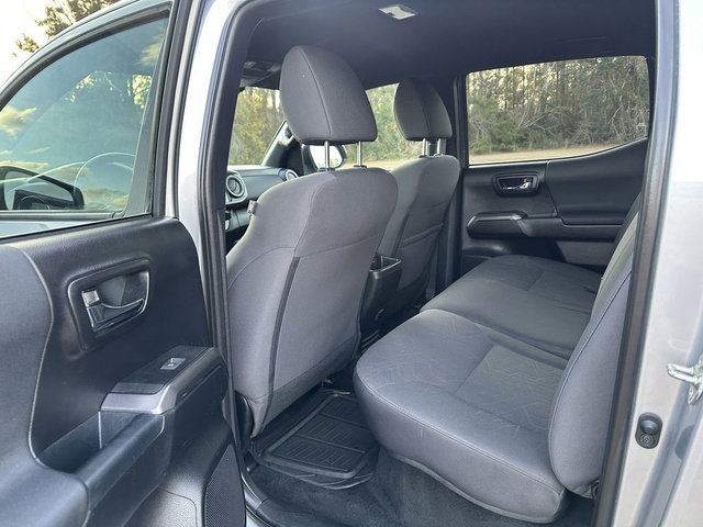 Used 2018 Toyota Tacoma TRD Sport image 8