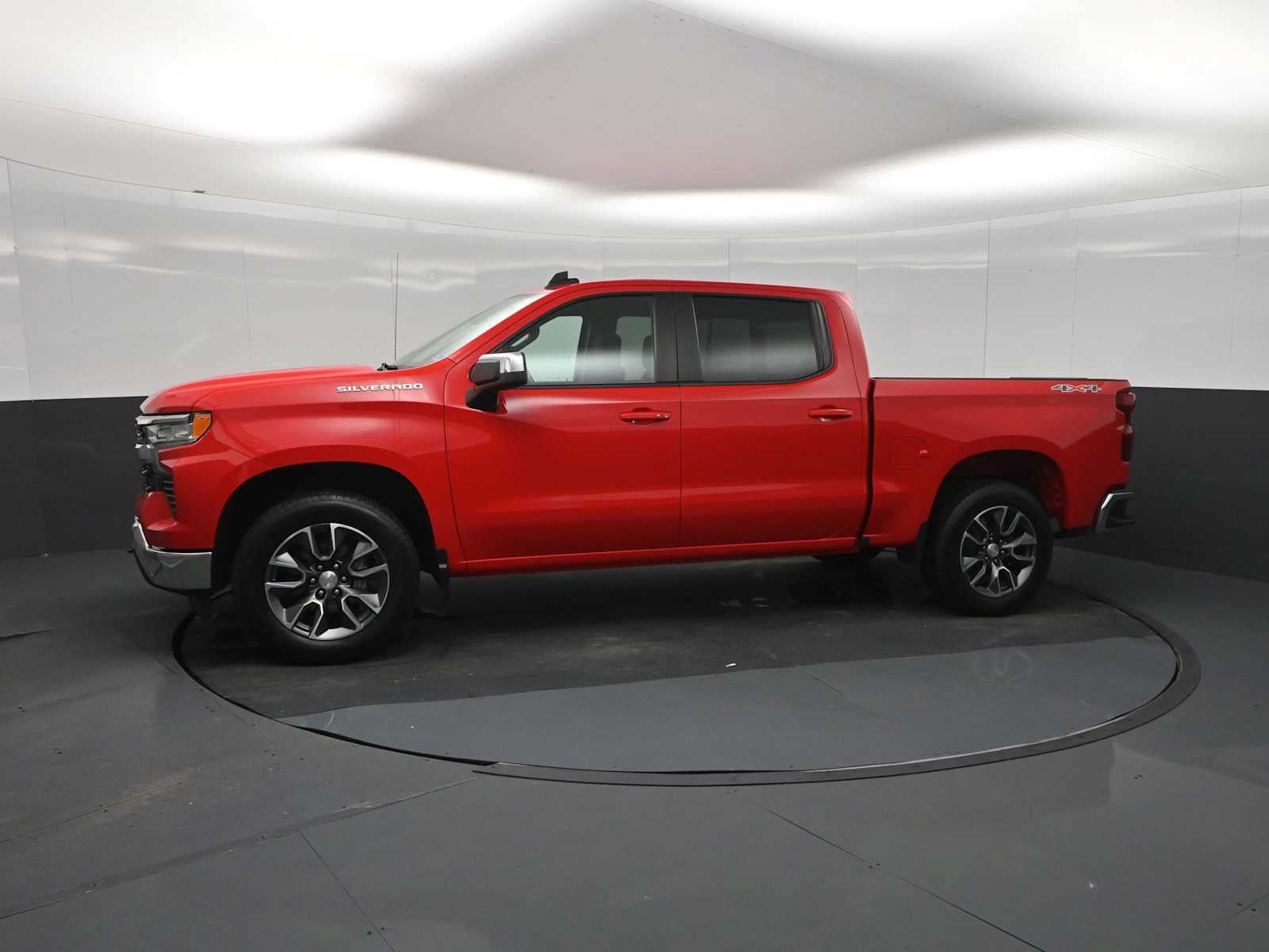 Used 2023 Chevrolet Silverado 1500 LT AWD/4WD image 4