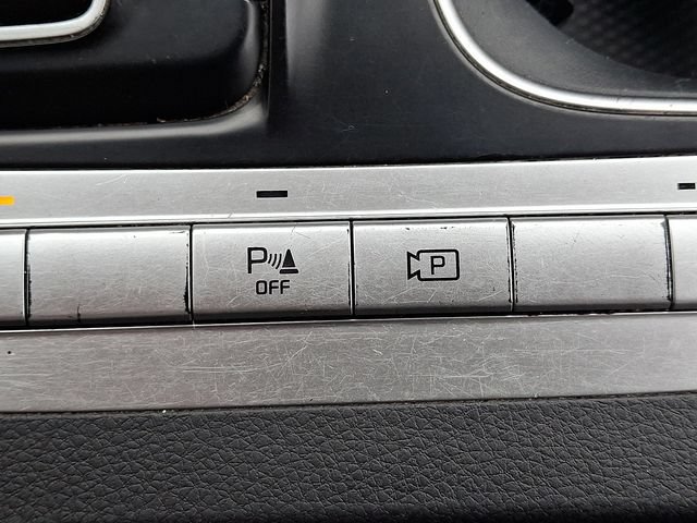 Certified 2023 Kia Carnival LX FWD image 25