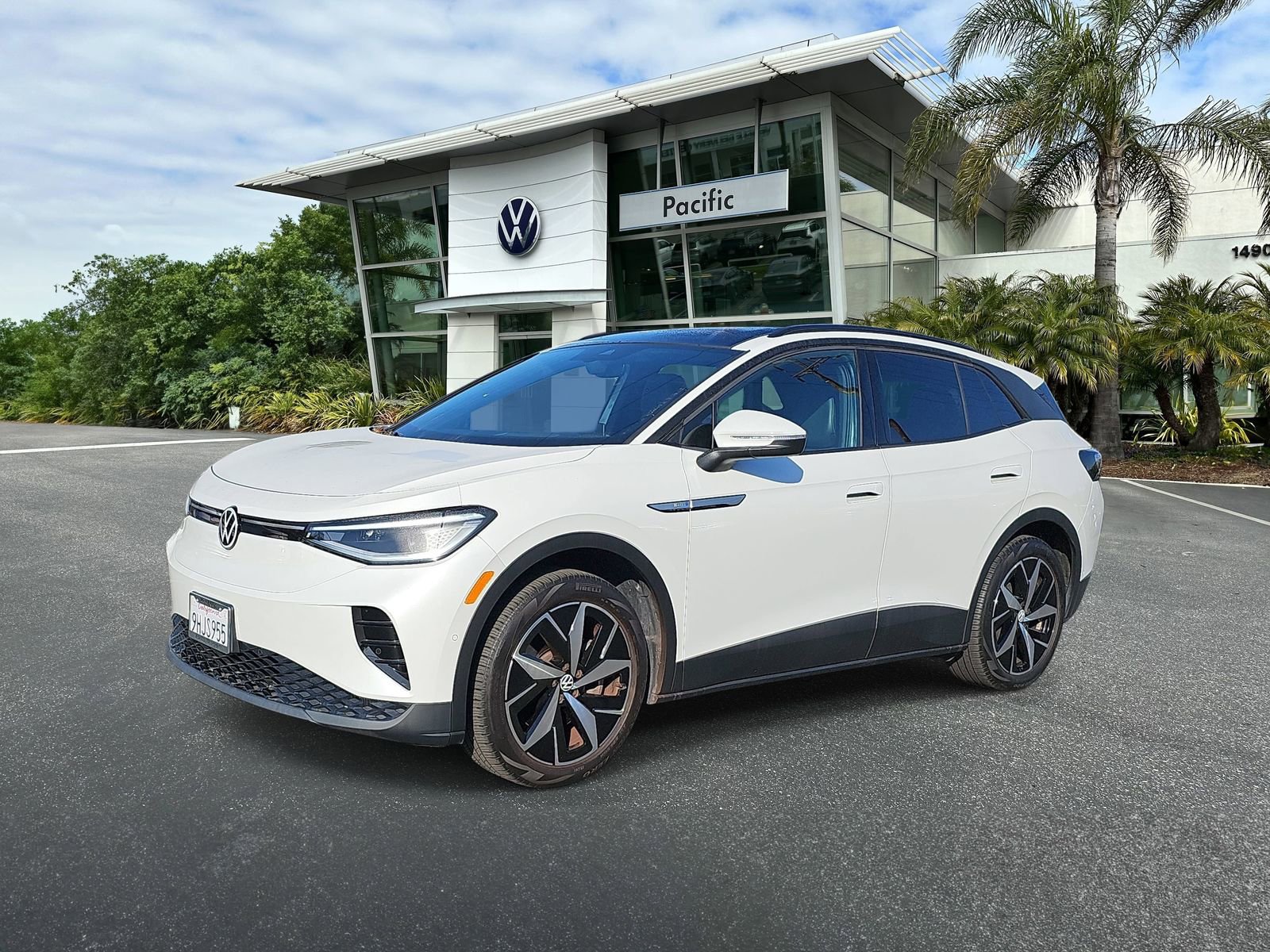 Used 2023 Volkswagen ID.4 S image 1