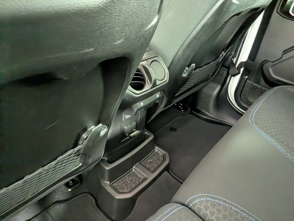 Certified 2025 Jeep Wrangler Unlimited Rubicon 4xe w/ Convenience Group image 32