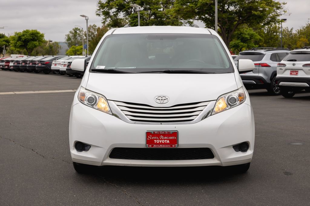Used 2017 Toyota Sienna LE FWD image 2