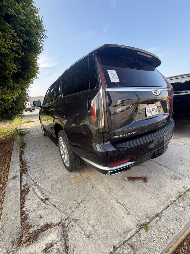 Used 2023 Cadillac Escalade Premium Luxury w/ Performance Package image 10