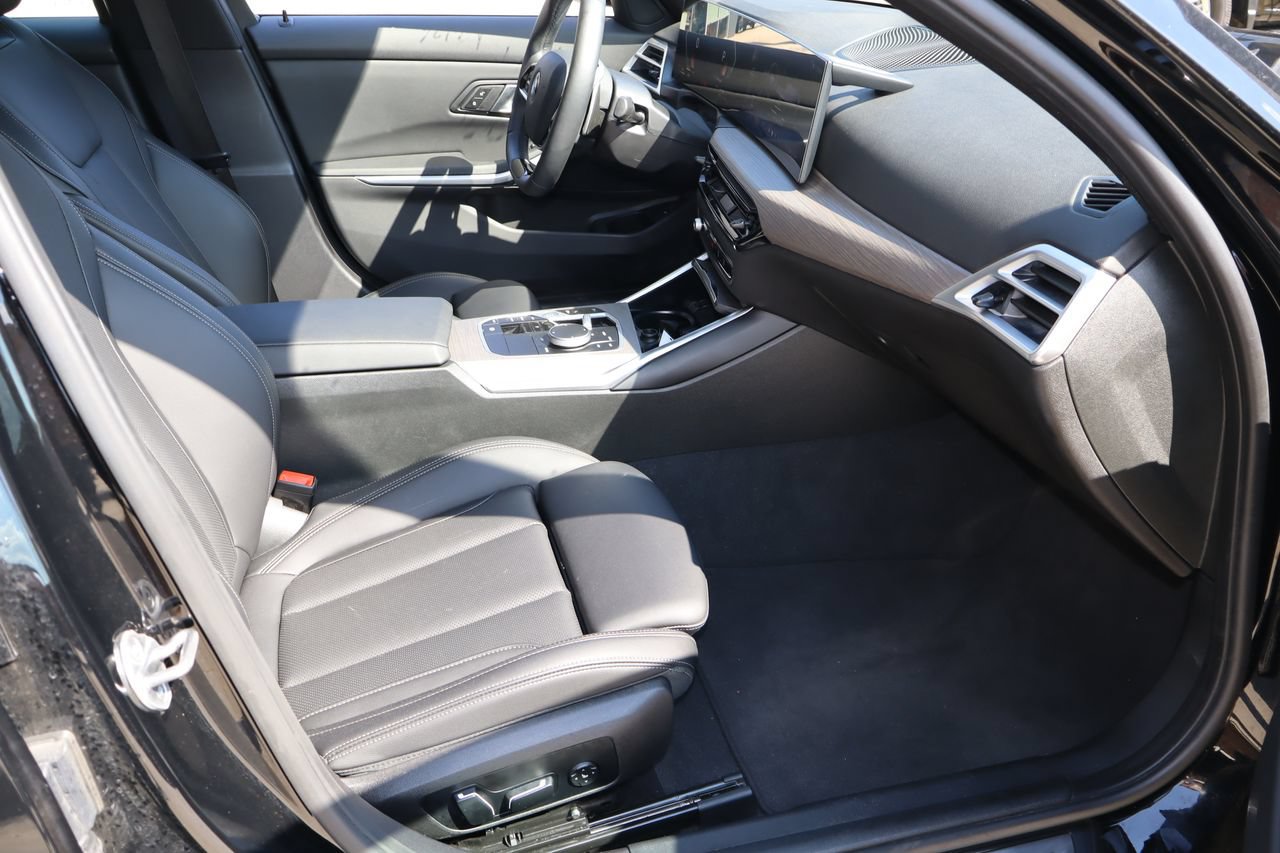 Used 2026 BMW 330i xDrive Sedan AWD/4WD image 17